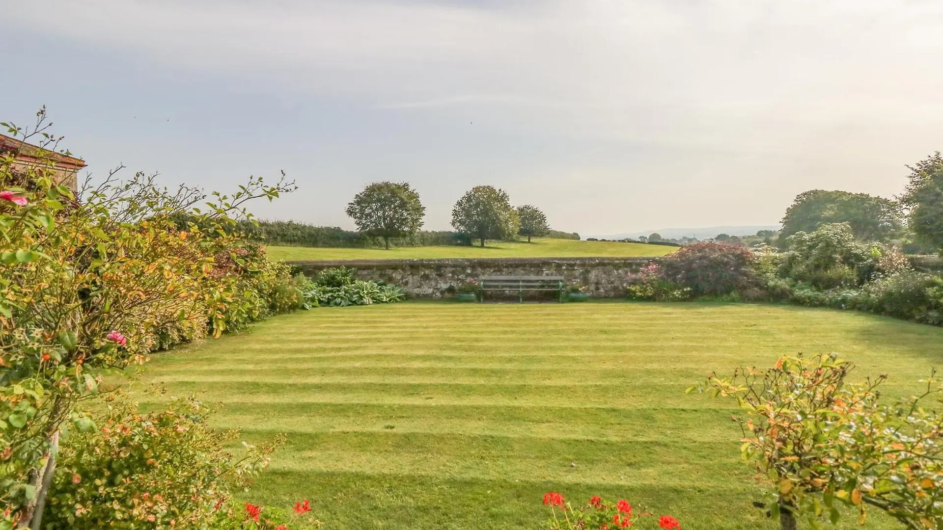 Crablake Farmhouse Exeter 0*,
